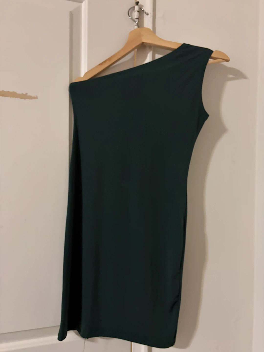 Women's One-Shoulder Green Dress with Black Lace - photo 2