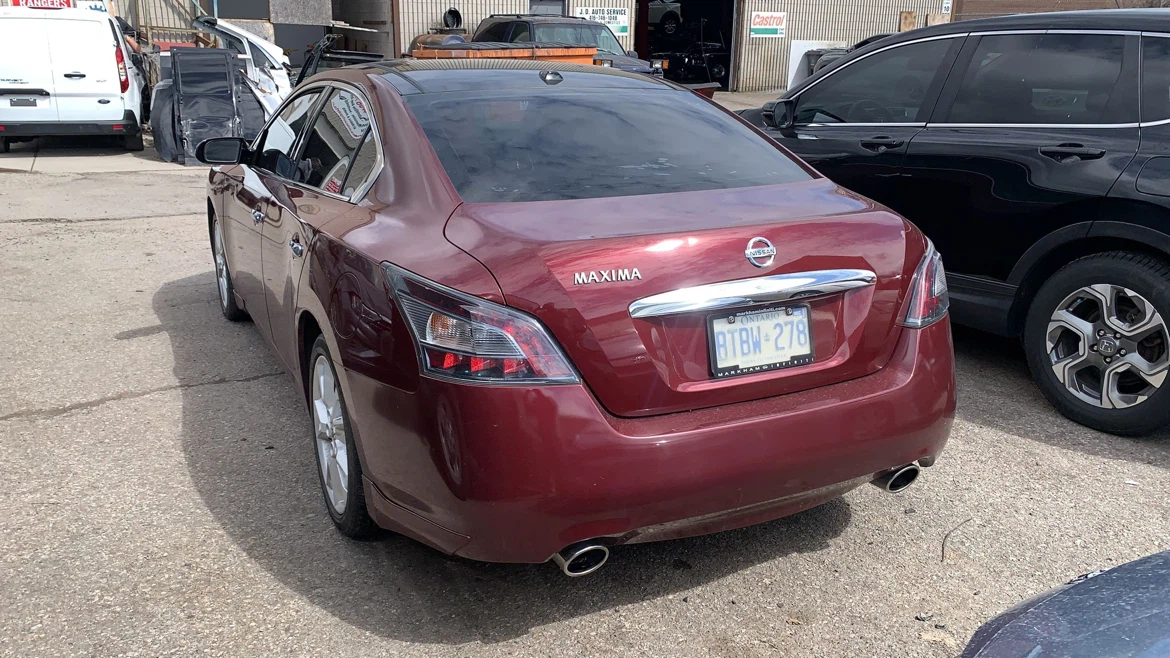 Nissan Maxima Sedan - photo 2