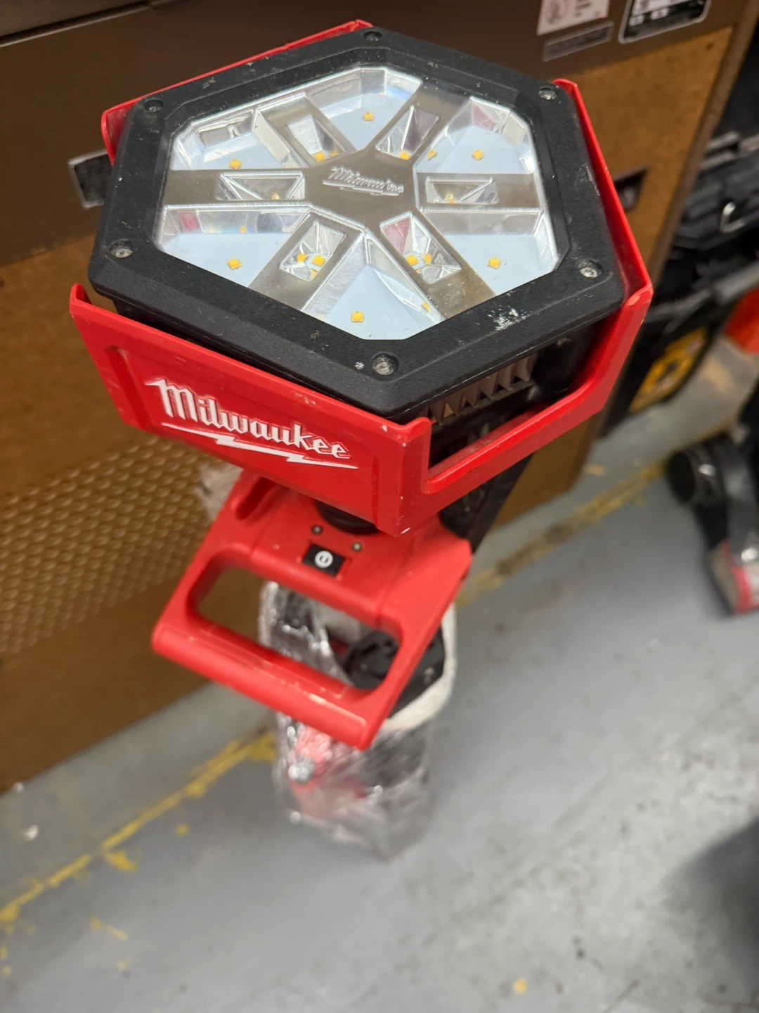 Milwaukee LED Work Light - photo 3