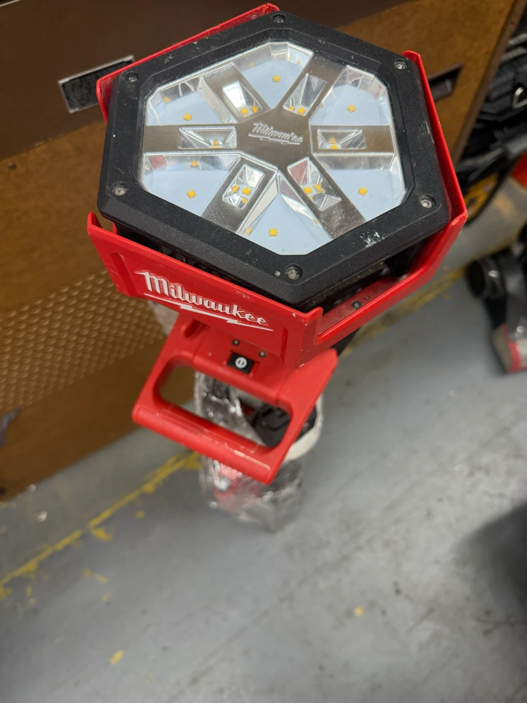 Milwaukee LED Work Light - photo 4