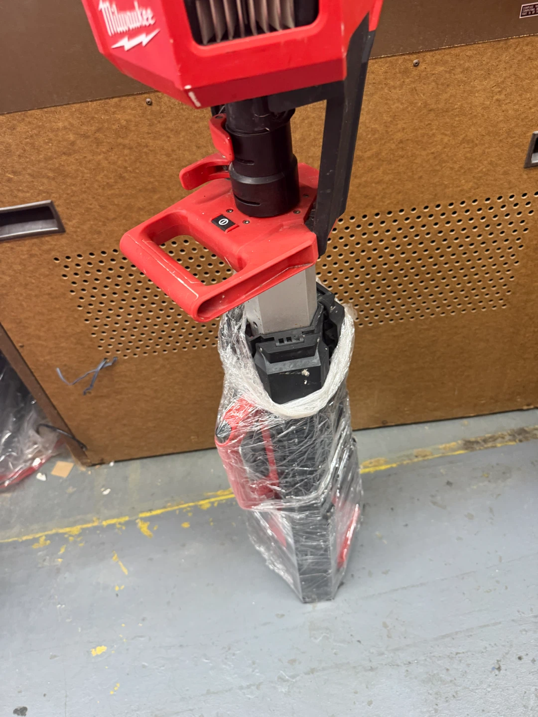 Milwaukee LED Work Light - photo 5