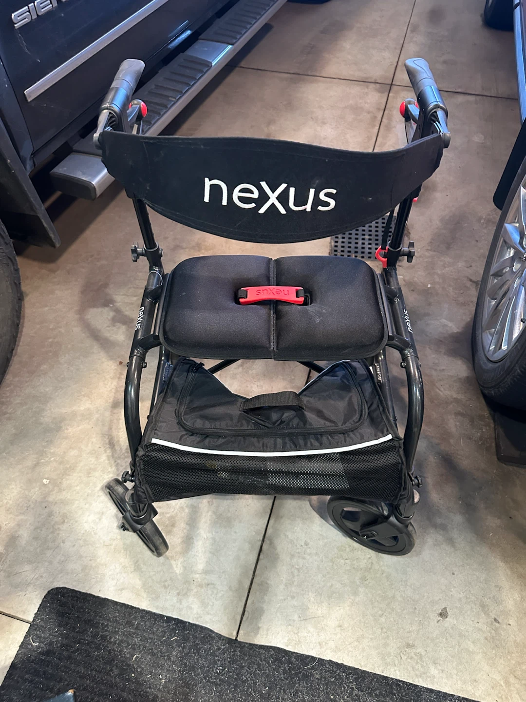 Nexus Walker with Seat and Bag