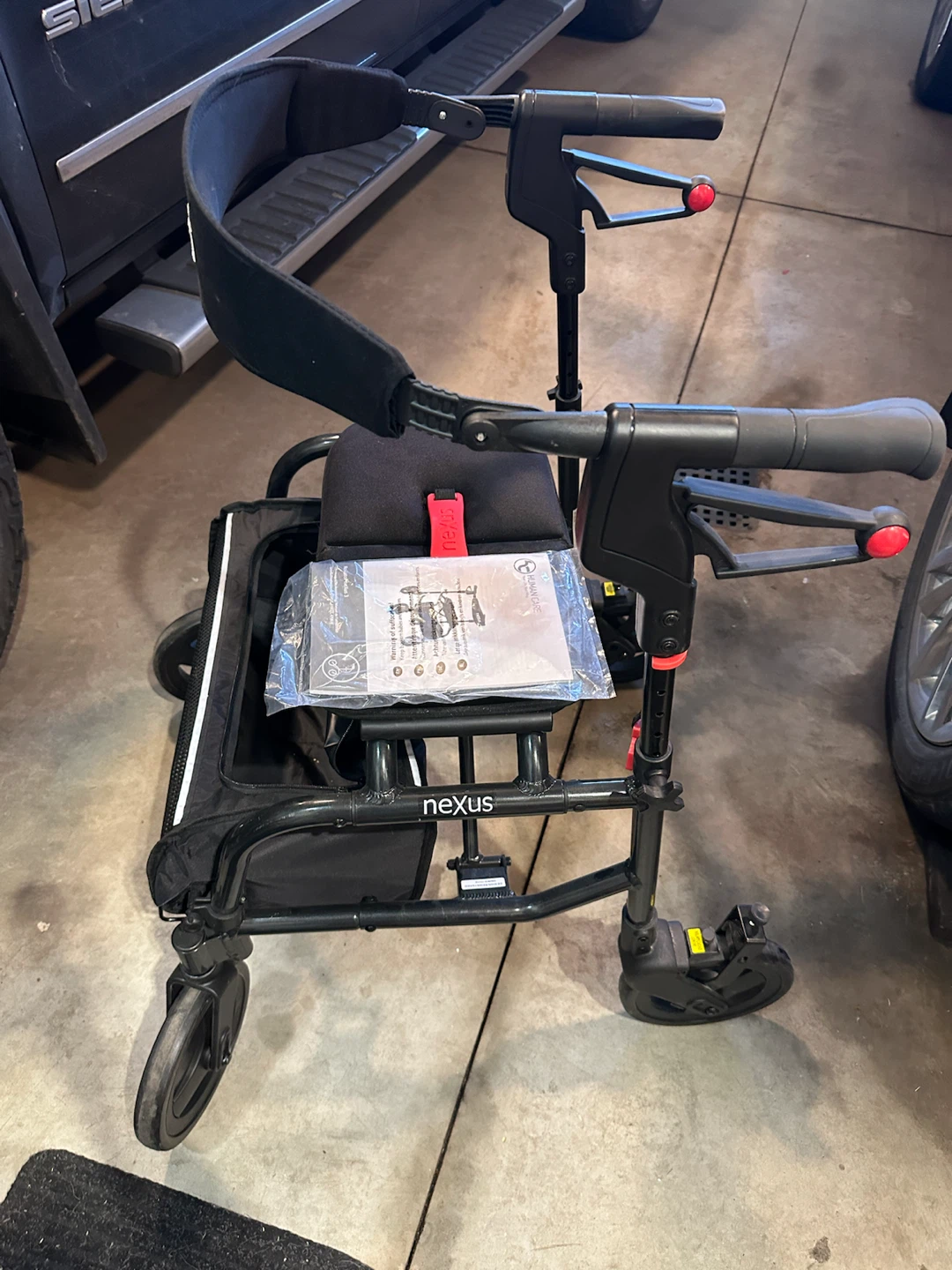 Nexus Walker with Seat and Bag - photo 3