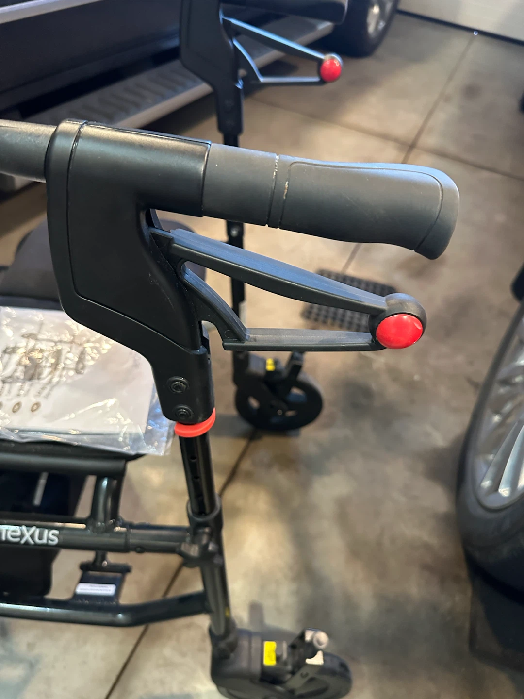 Nexus Walker with Seat and Bag - photo 4
