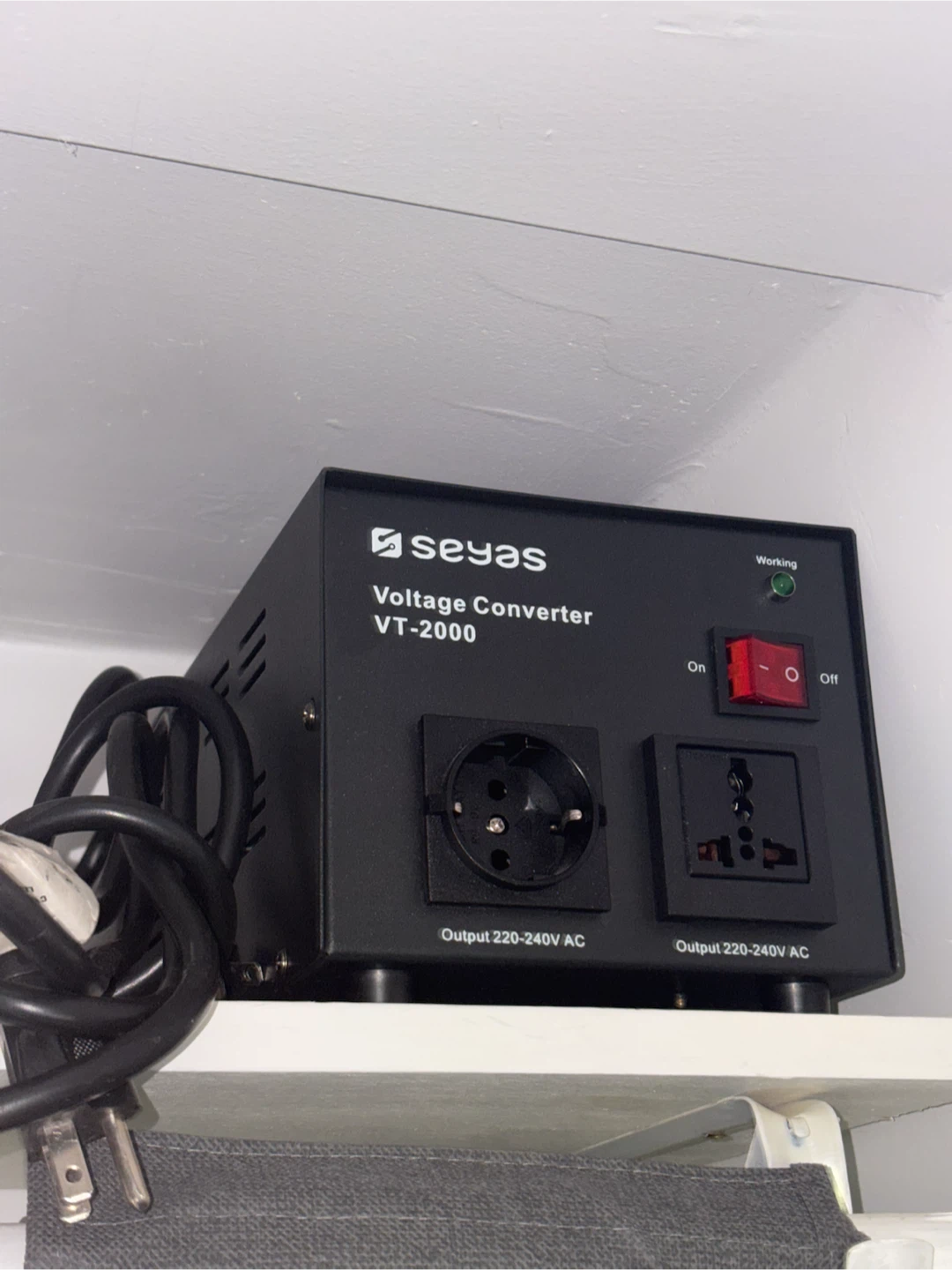 Seyas VT-2000 Voltage Converter