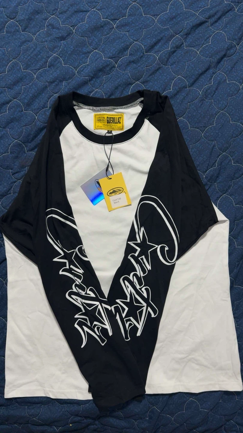 Black and white long sleeve cortiez