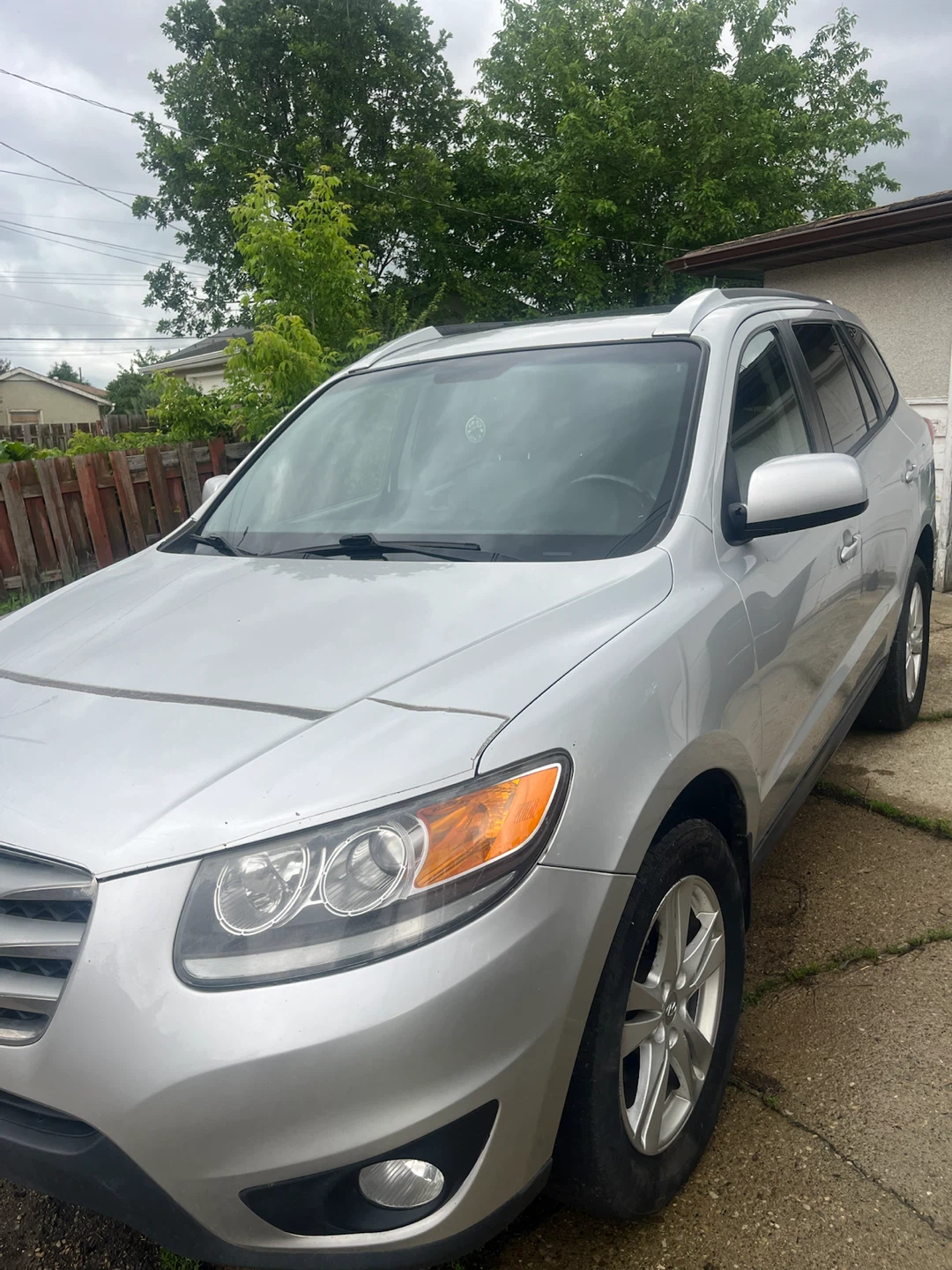 Silver Hyundai Santa Fe - photo 2