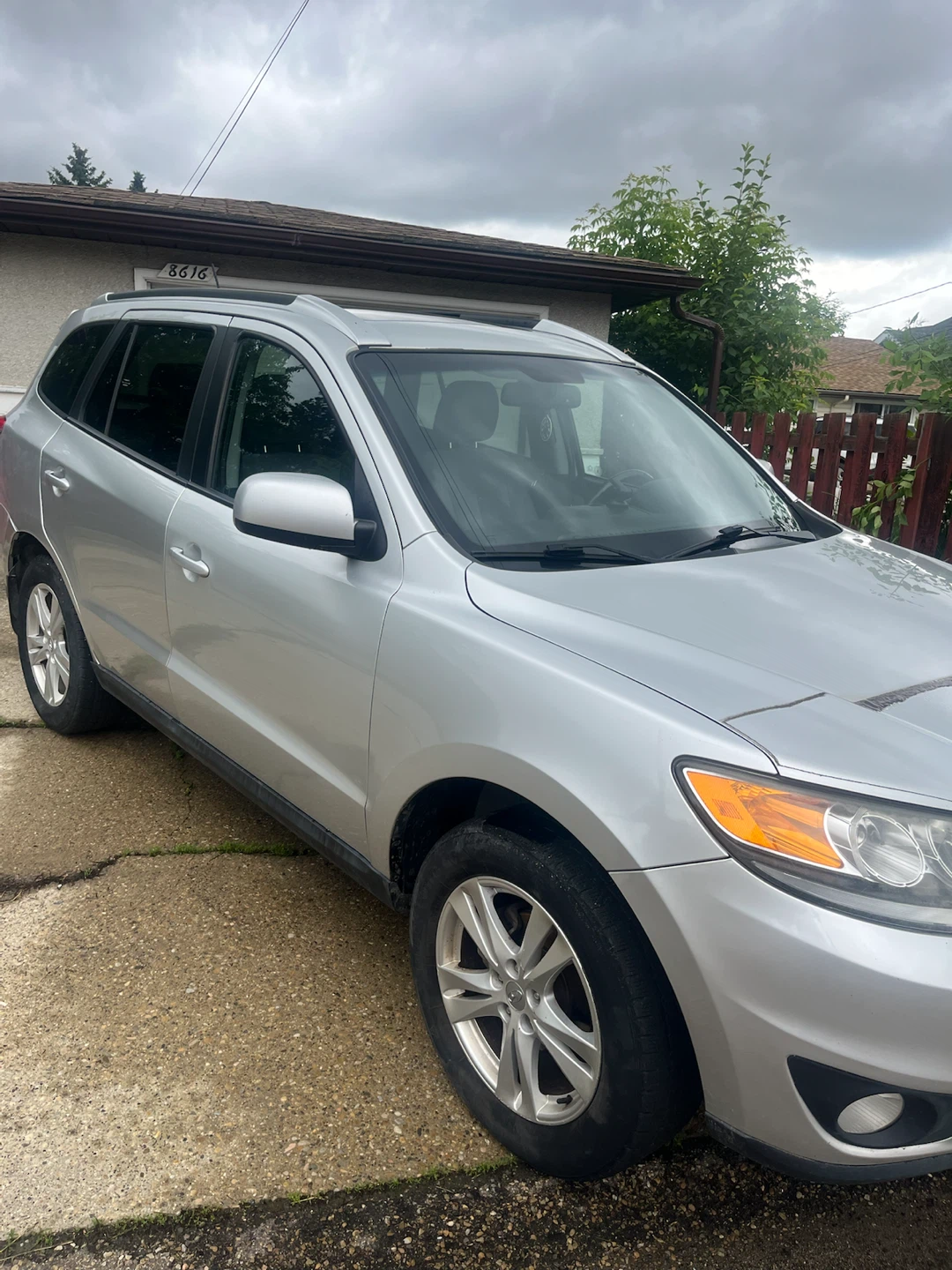Silver Hyundai Santa Fe - photo 3