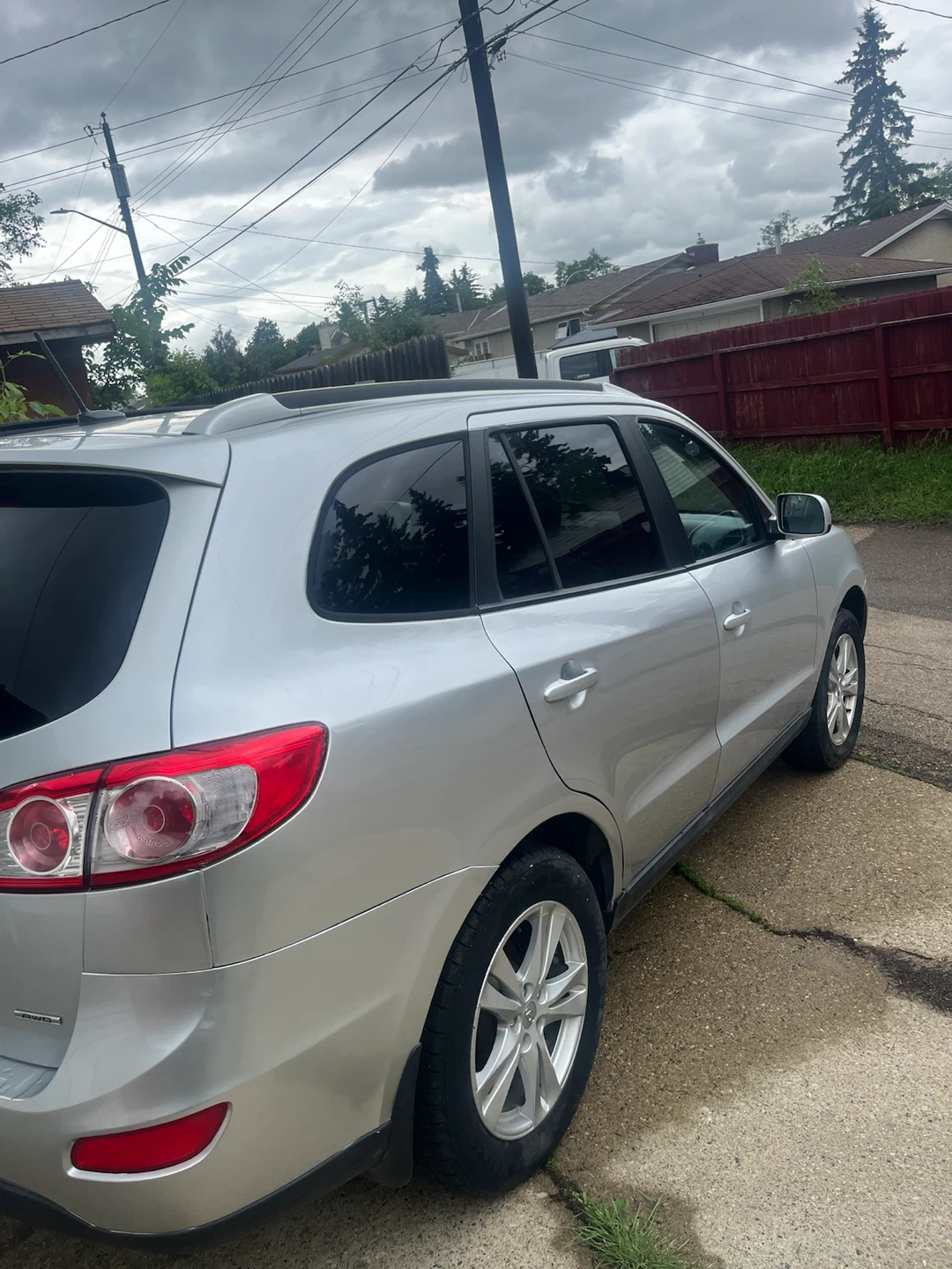 Silver Hyundai Santa Fe - photo 4