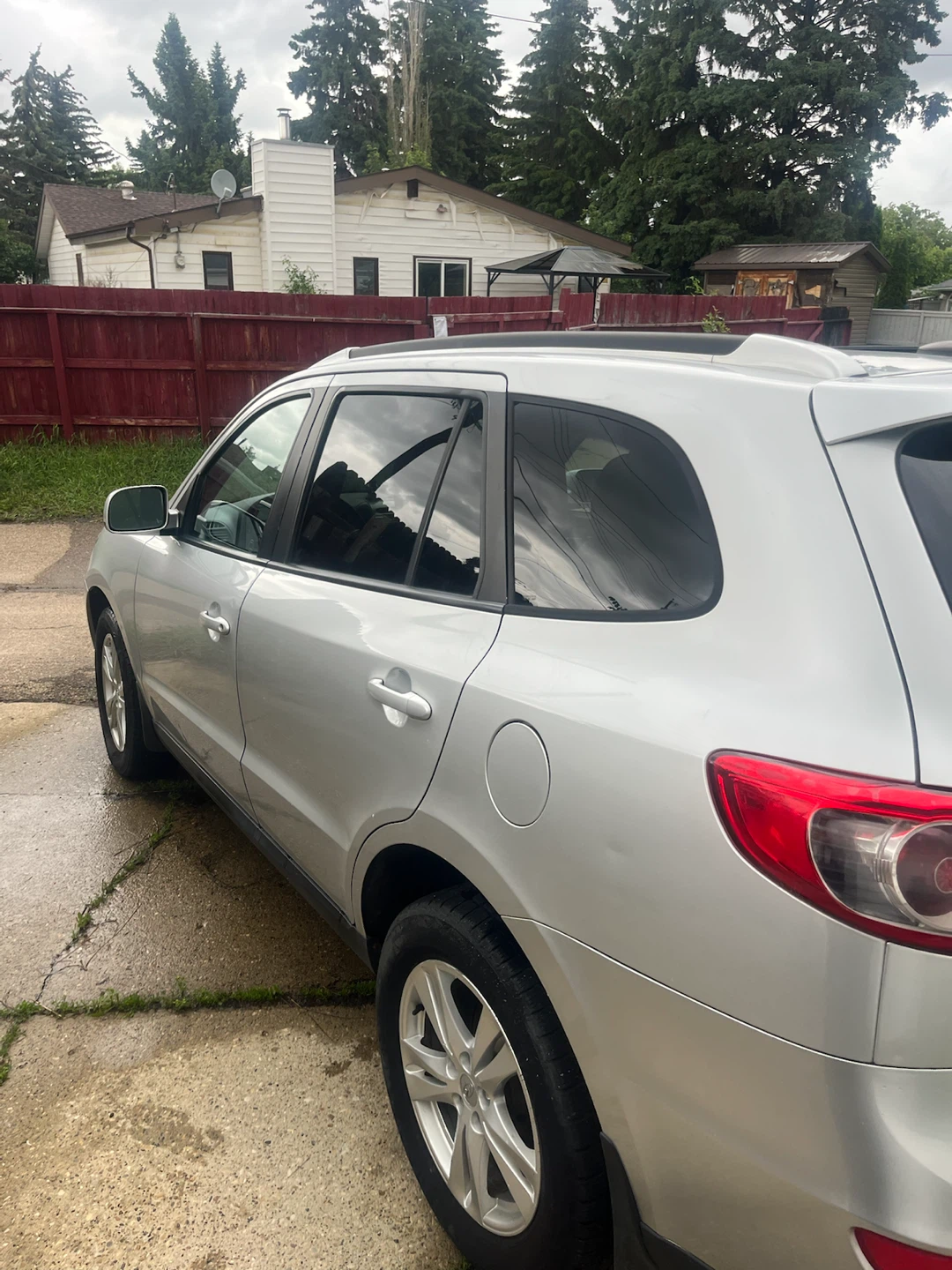Silver Hyundai Santa Fe - photo 5