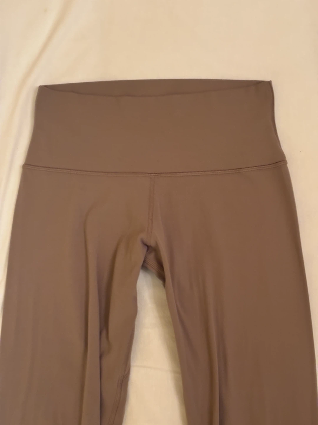 ARITZIA GOLDEN Leggings Size 8
