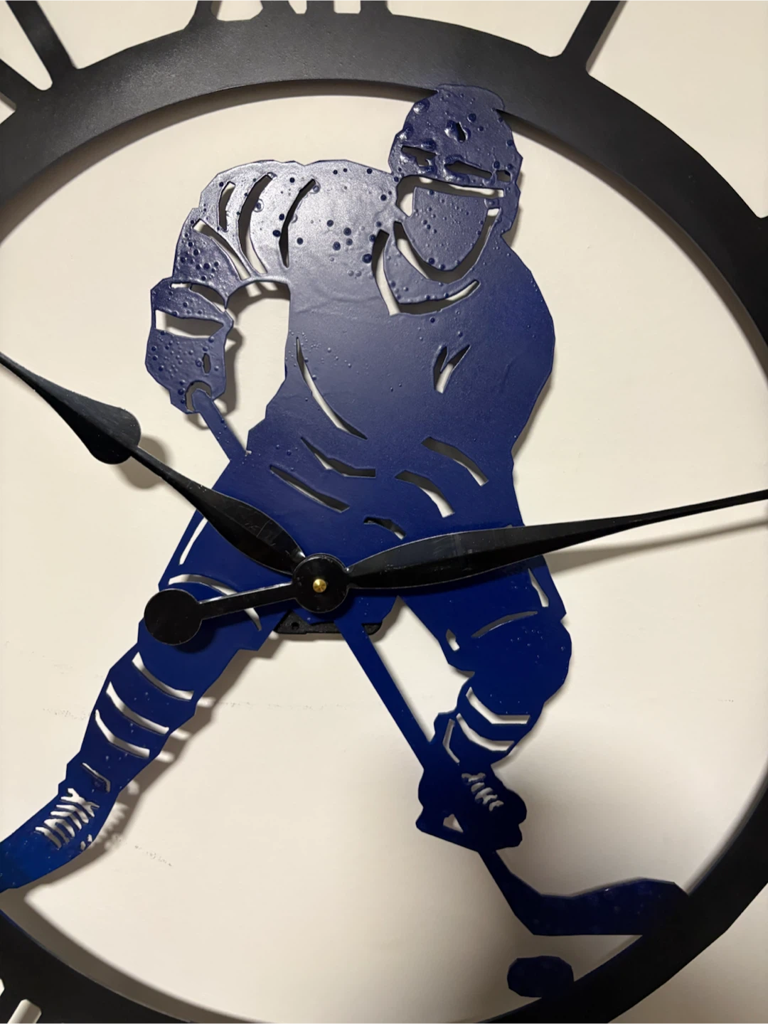 75 cm (30”) Hockey Player Wall Clock - photo 4