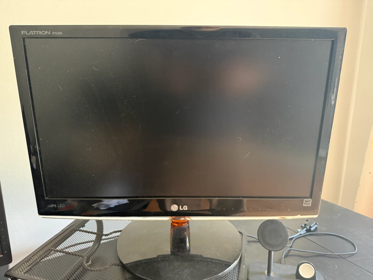 LG Flatron IPS206 Monitor - photo 3