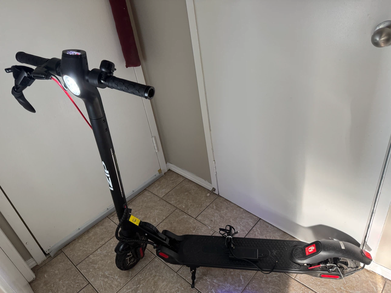 iZip Pilot electric scooter - photo 3