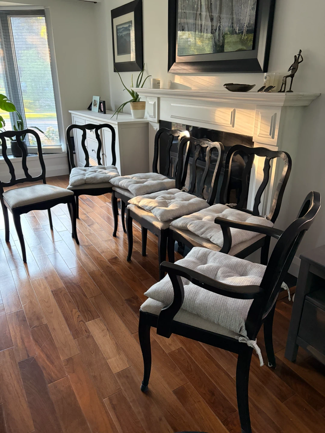 Selling a set 6 chairs and a dining table solid wood - photo 2