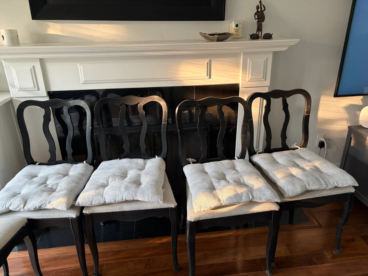 Selling a set 6 chairs and a dining table solid wood - photo 3