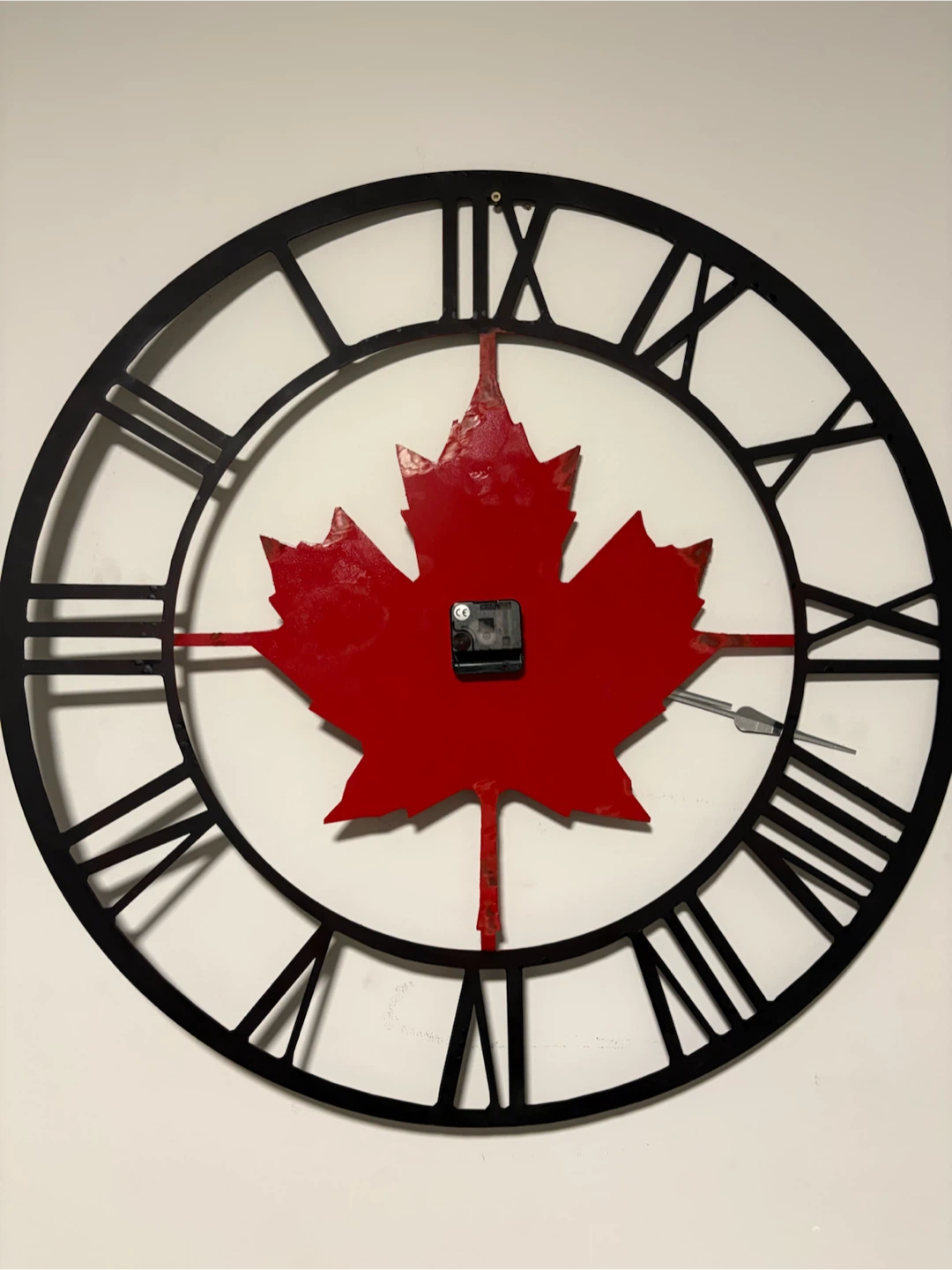 75 cm (30”) Canada Maple Leaf Wall Clock - photo 2