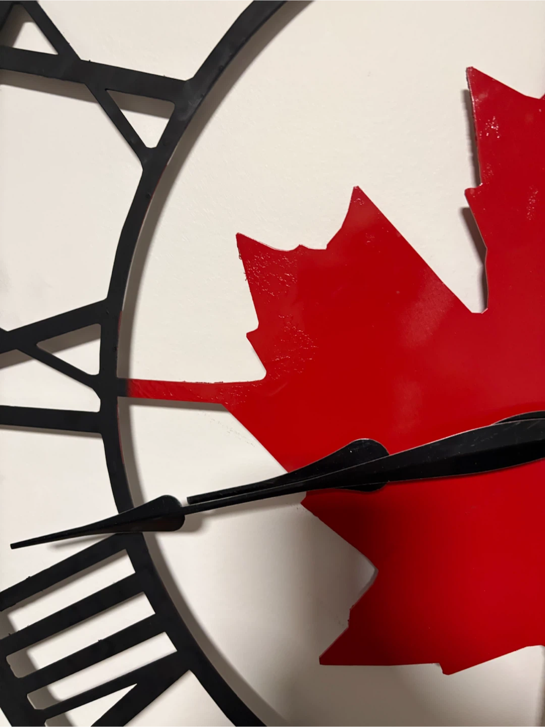 75 cm (30”) Canada Maple Leaf Wall Clock - photo 4