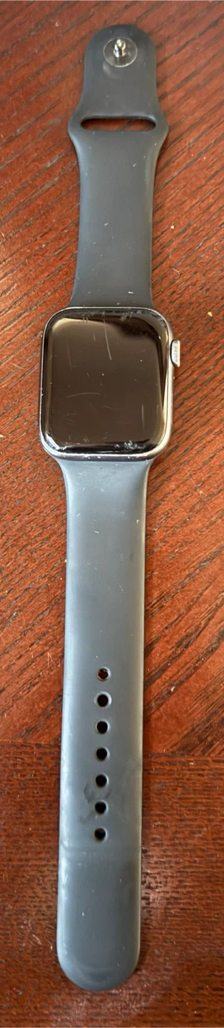 Apple Watch Series 4 - 44 mm Aluminum