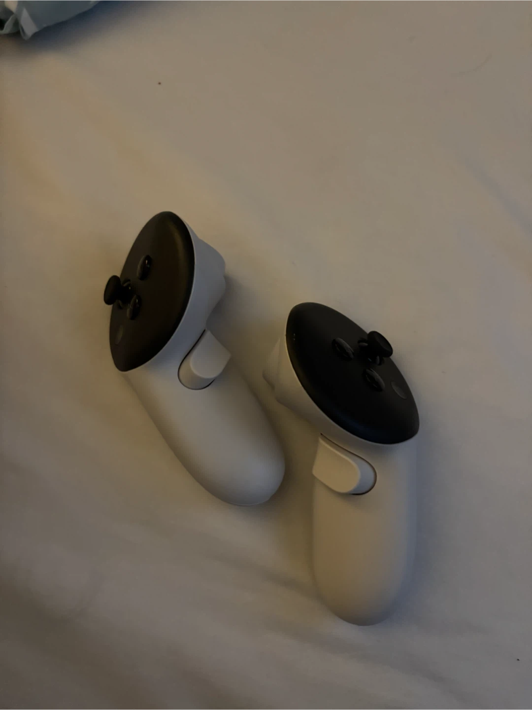 Meta Quest 3s VR Headset and Controllers - photo 3