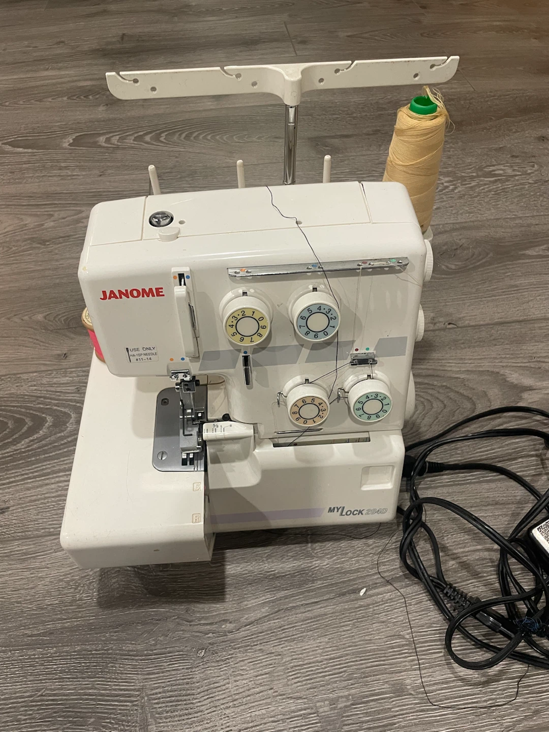 Janome 204D serger/overlocker sewing machine