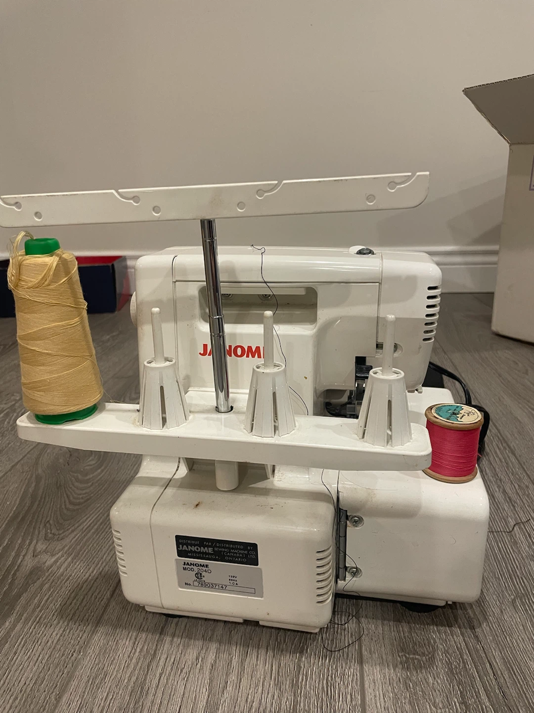 Janome 204D serger/overlocker sewing machine - photo 5