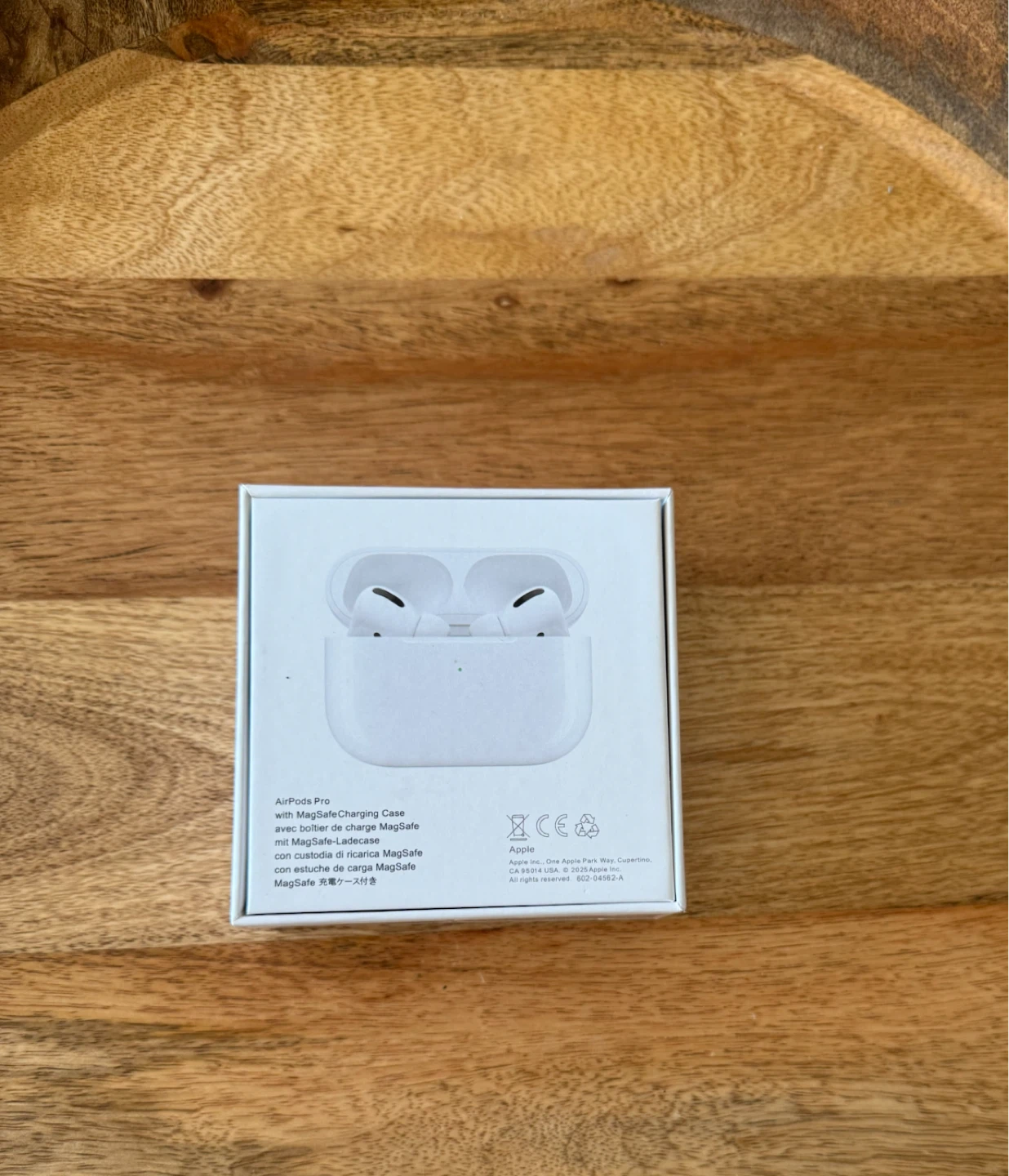Apple AirPods Pro (2nd Gen) with MagSafe Charging Case - photo 2