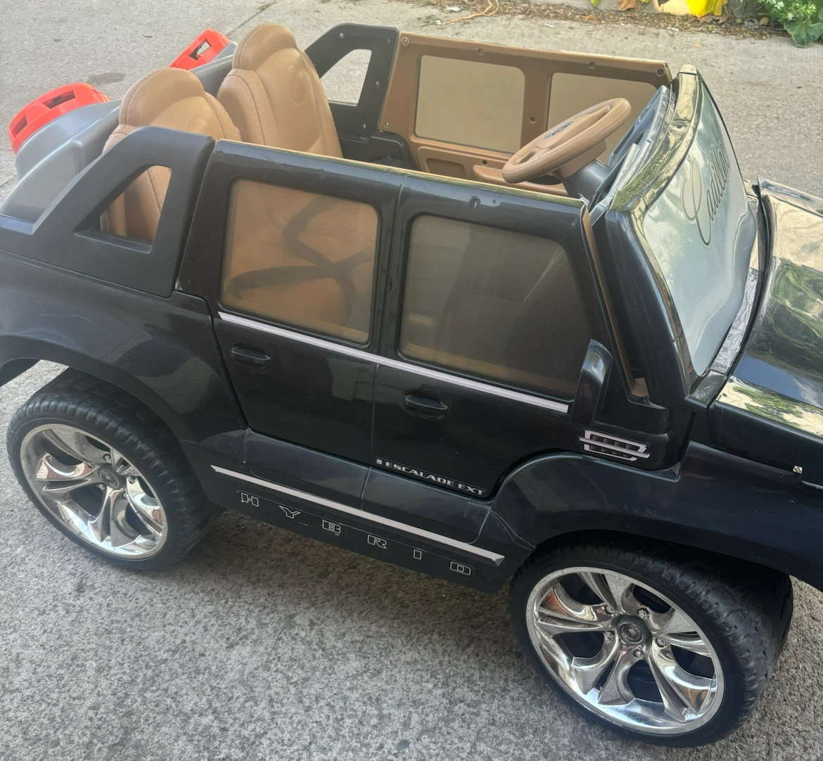 Cadillac Escalade EXT Ride-On Car - photo 4