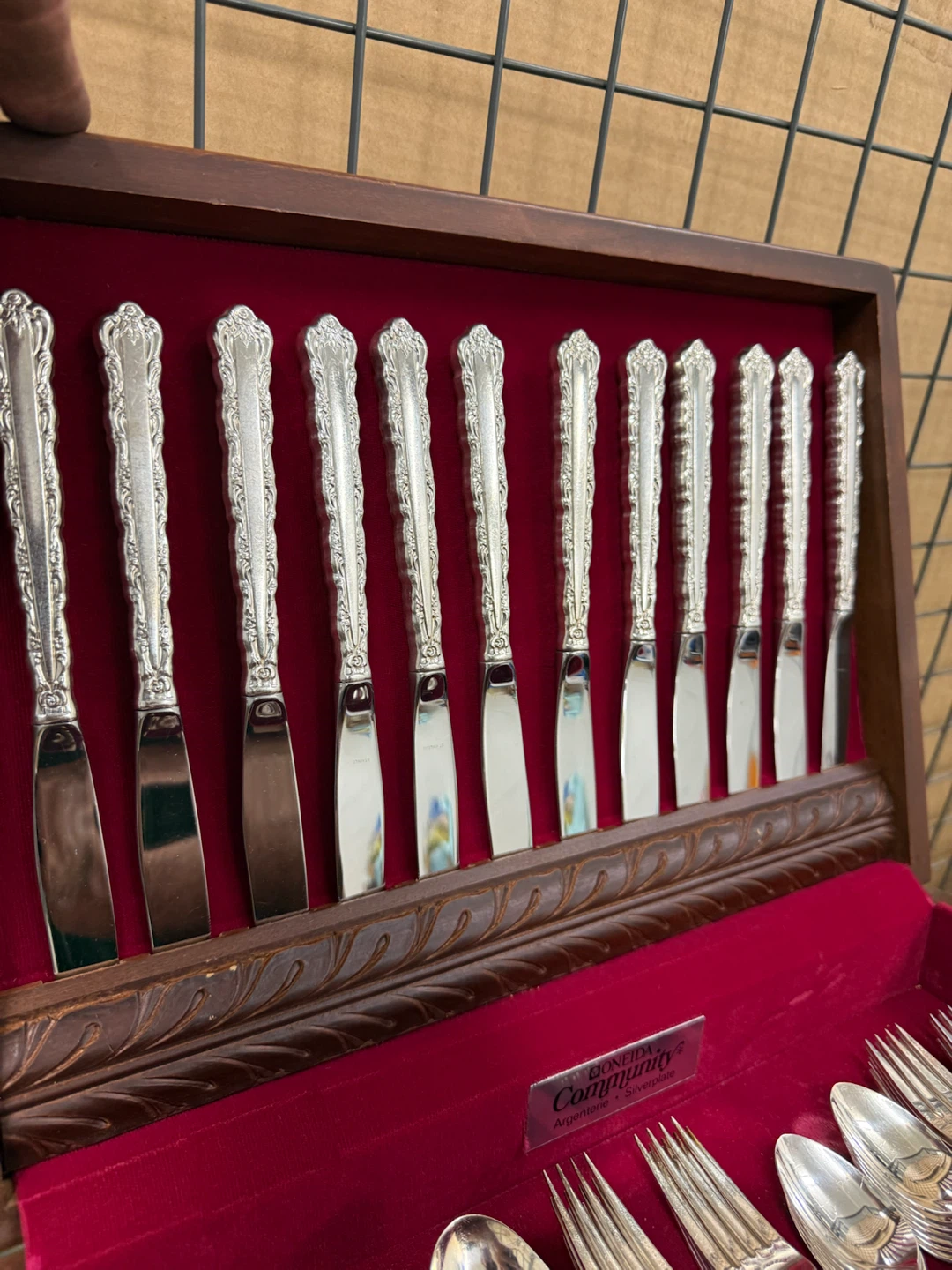 Oneida Community Silverplate Cutlery Set with Case - photo 3