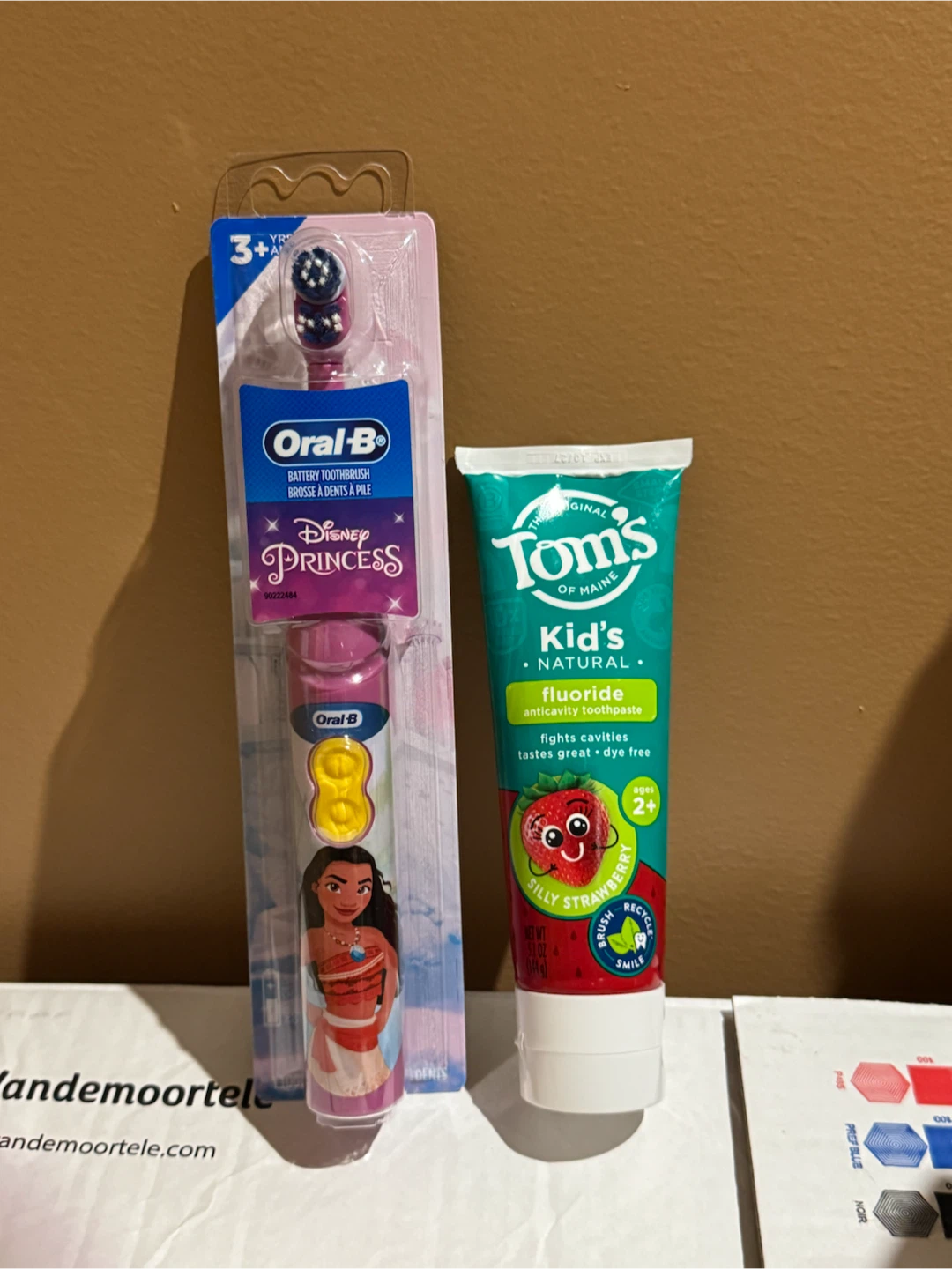 Colgate Kids electric toothbrush& Tom's Toothpaste - photo 2
