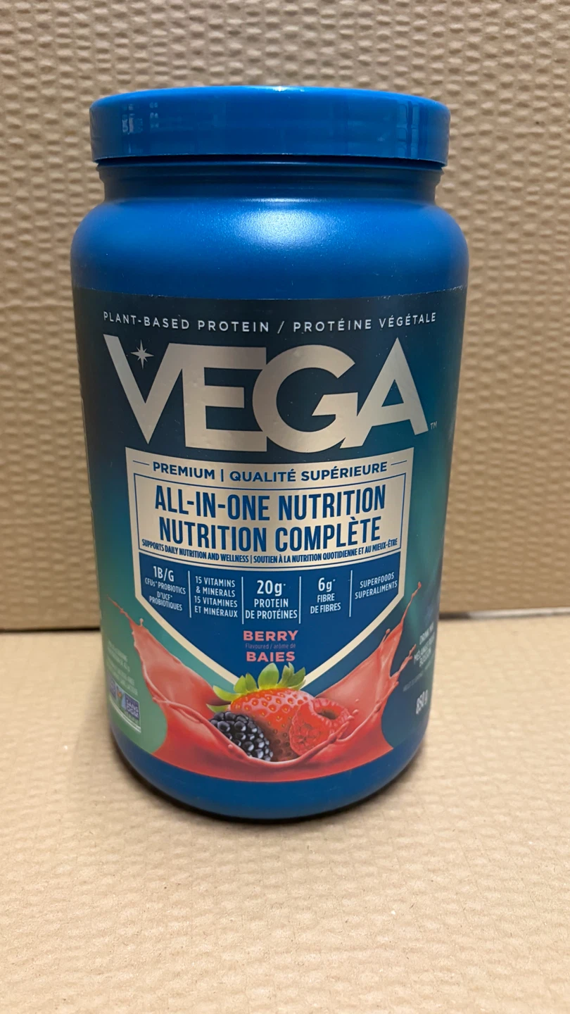 Vega Complete Berry Protein Powder 850g