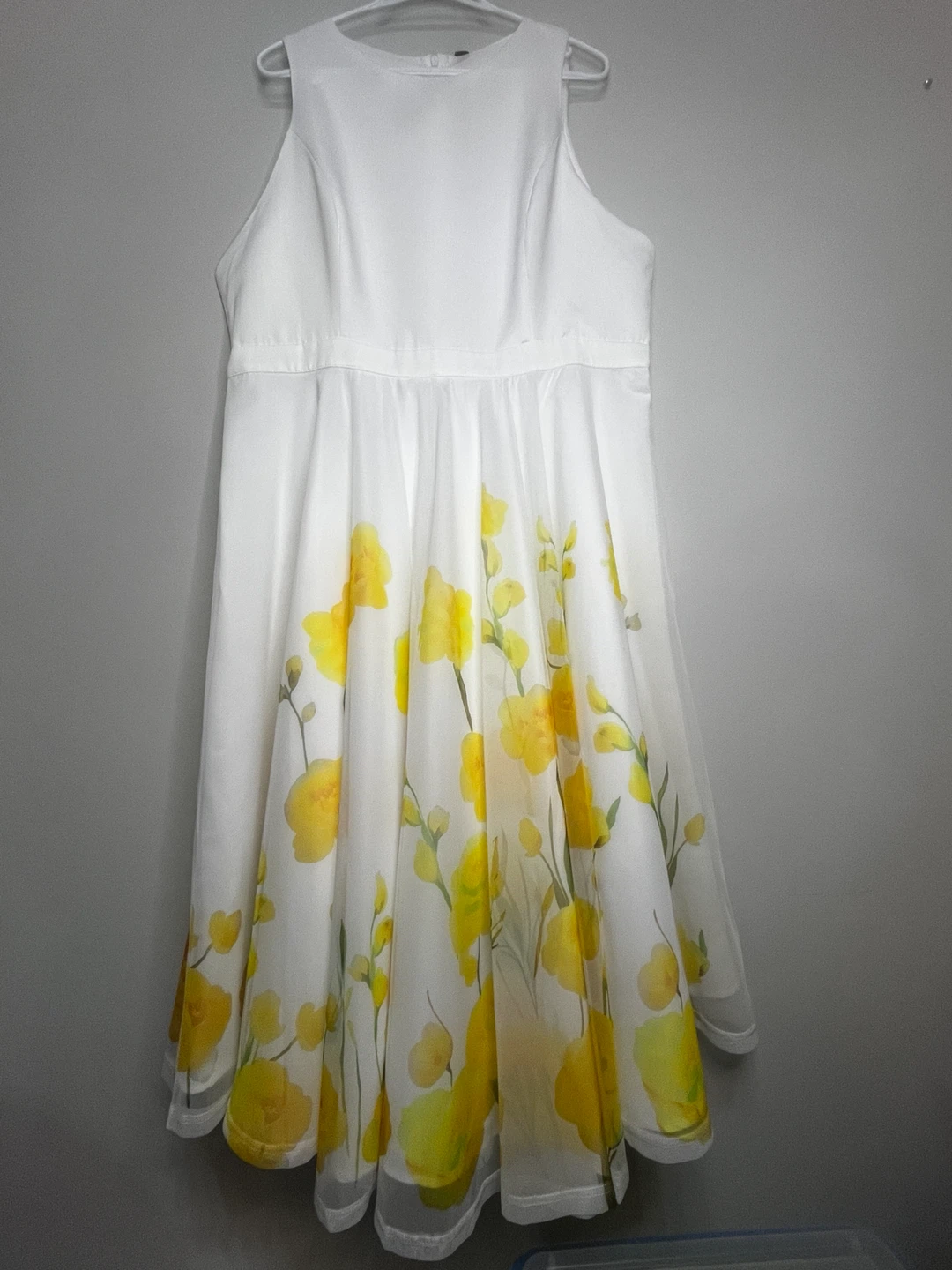 NWT - Gorgeous White Floral Dress with Yellow Roses 2XL - photo 3