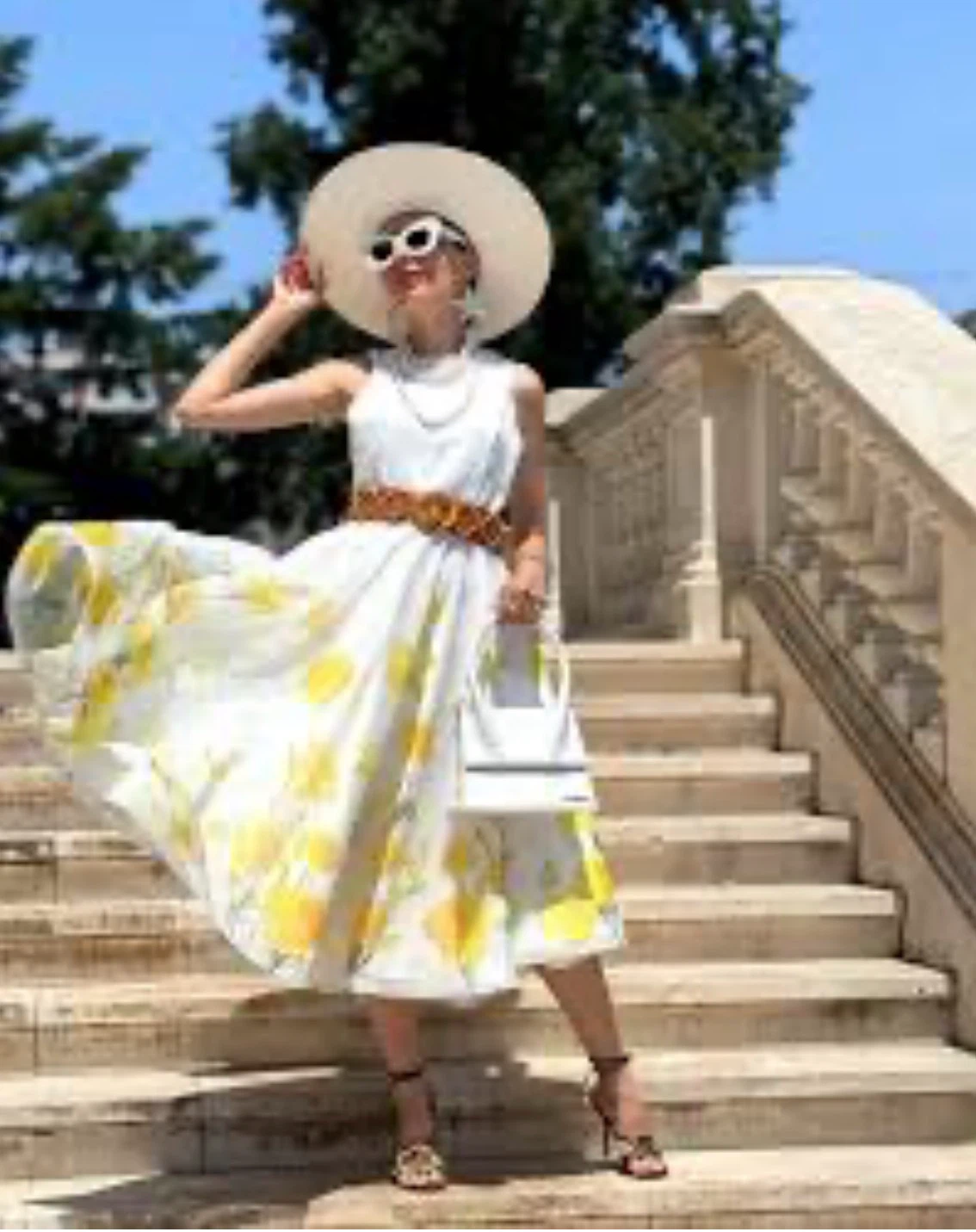 NWT - Gorgeous White Floral Dress with Yellow Roses 2XL