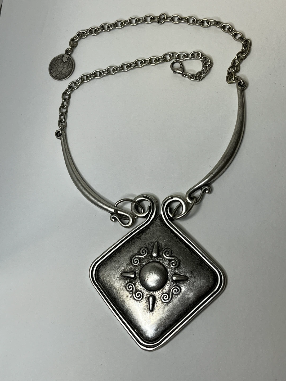 Stunning Antique Style Silver-tone Pendant Necklace