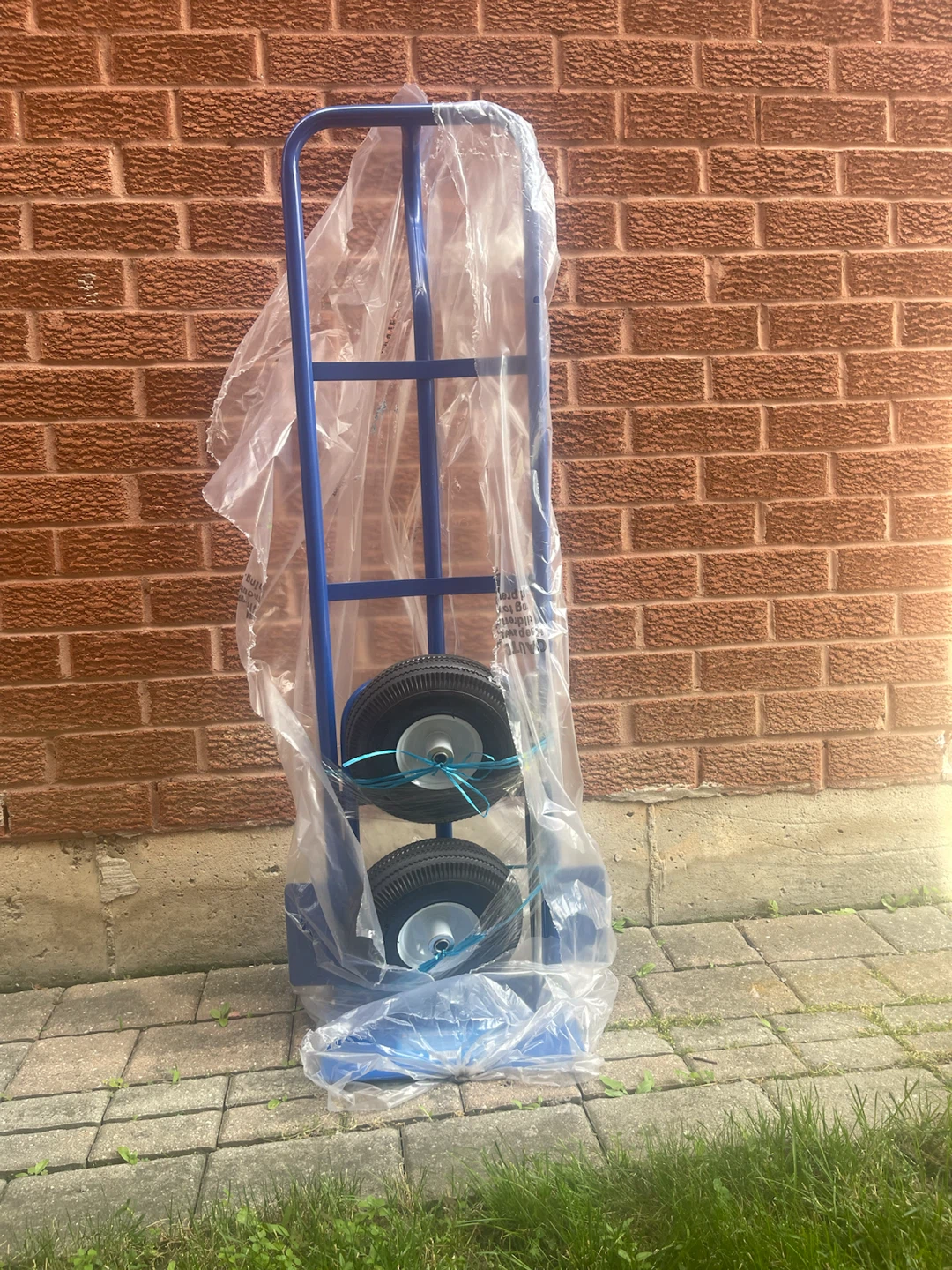 Princess Auto 660 lb Flip-Down Hand Truck - photo 2