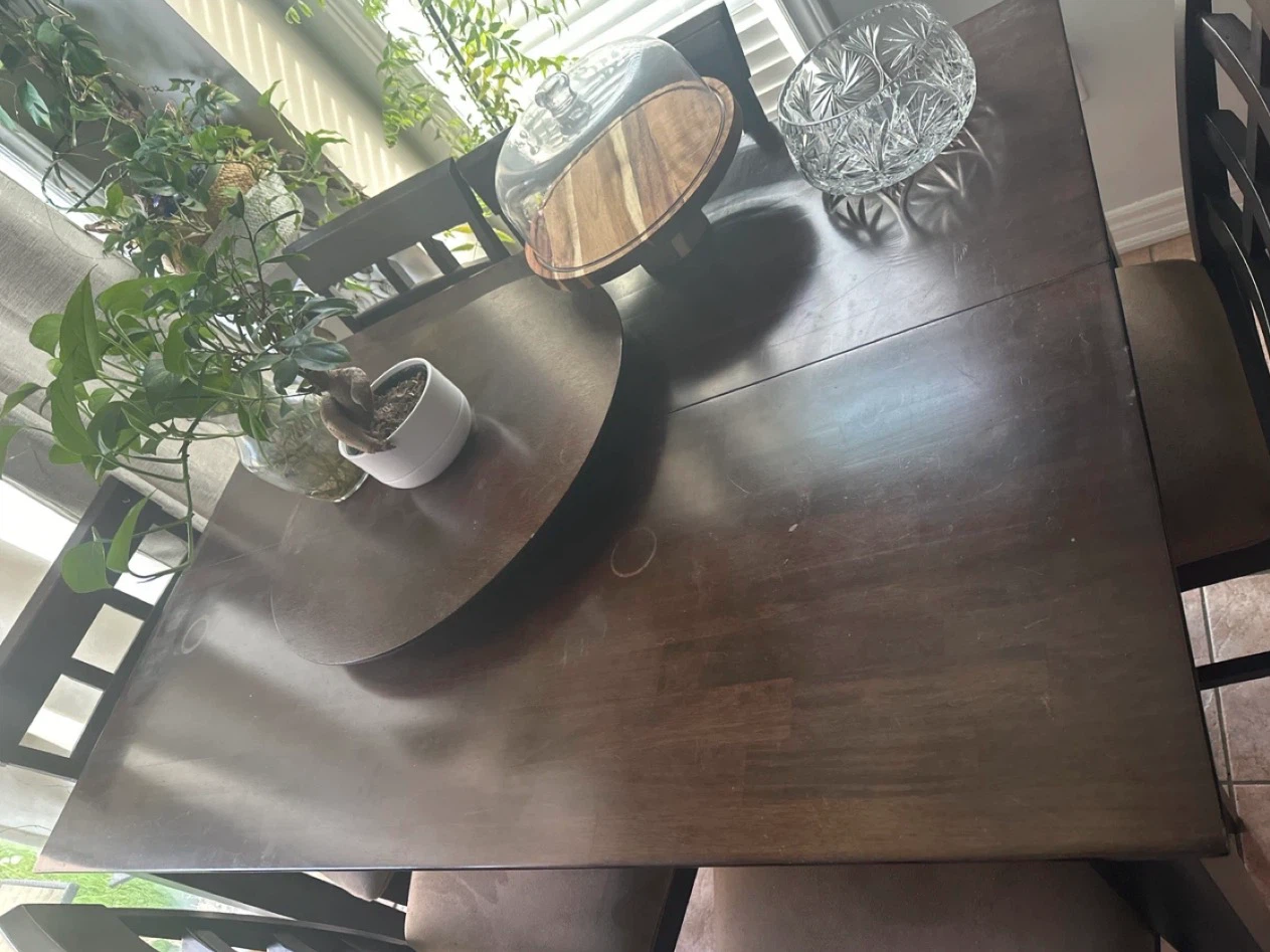 Adjustable dinning table with 6 chairs