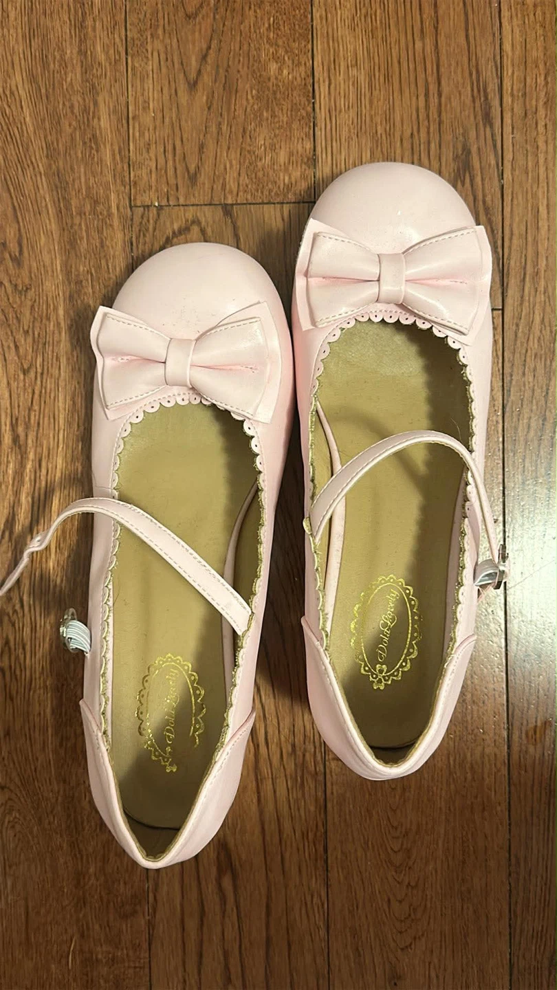 SIZE 8 SHOES