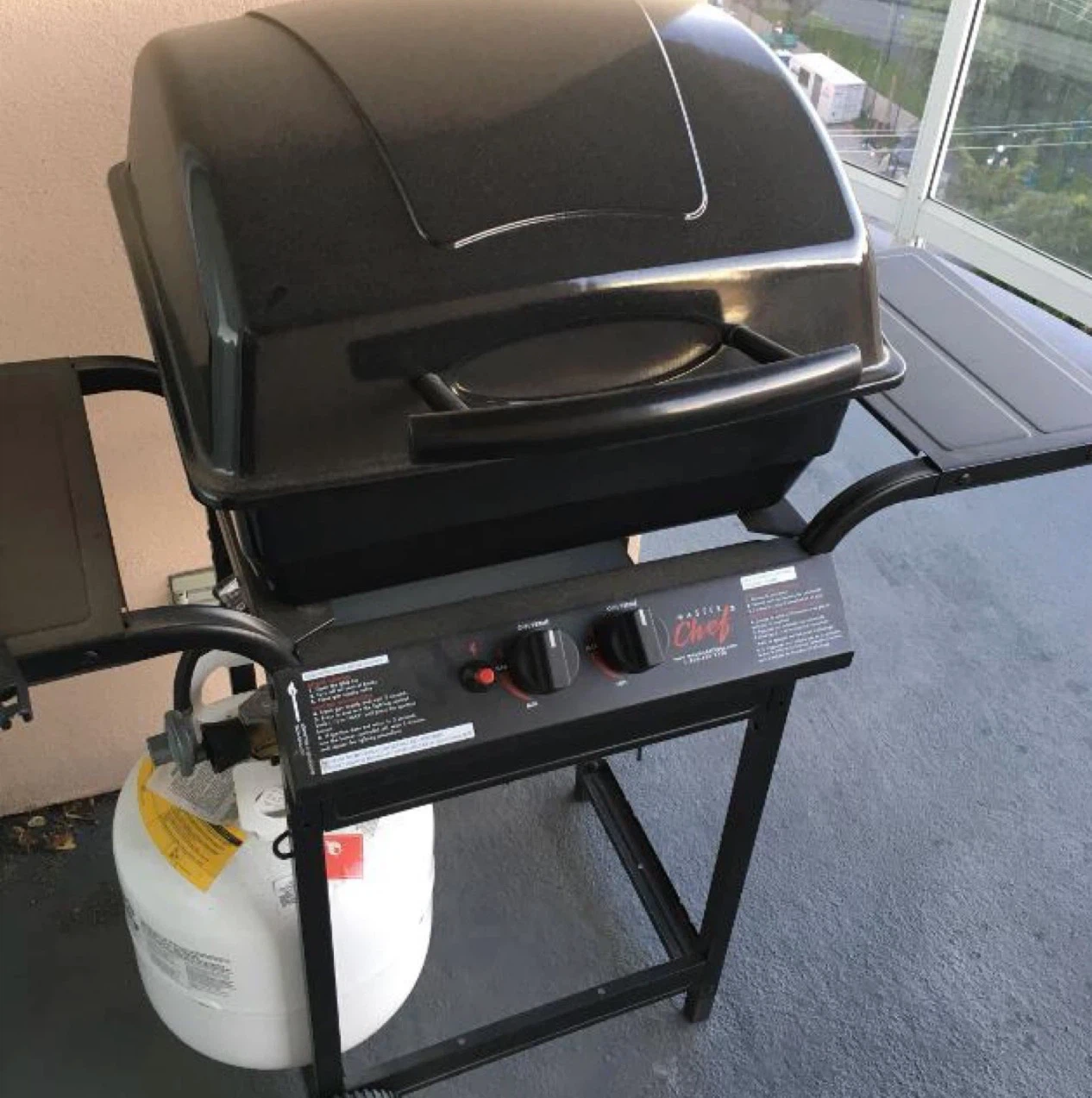 Master Chef Propane BBQ Grill with Propane Tank