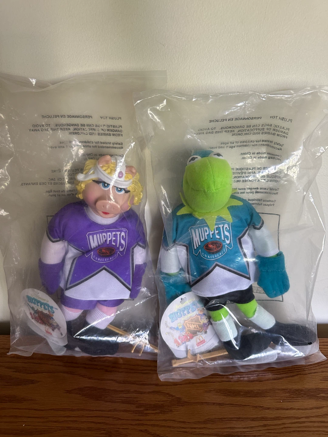 Muppets Hockey Plush Toys - Kermit & Miss Piggy