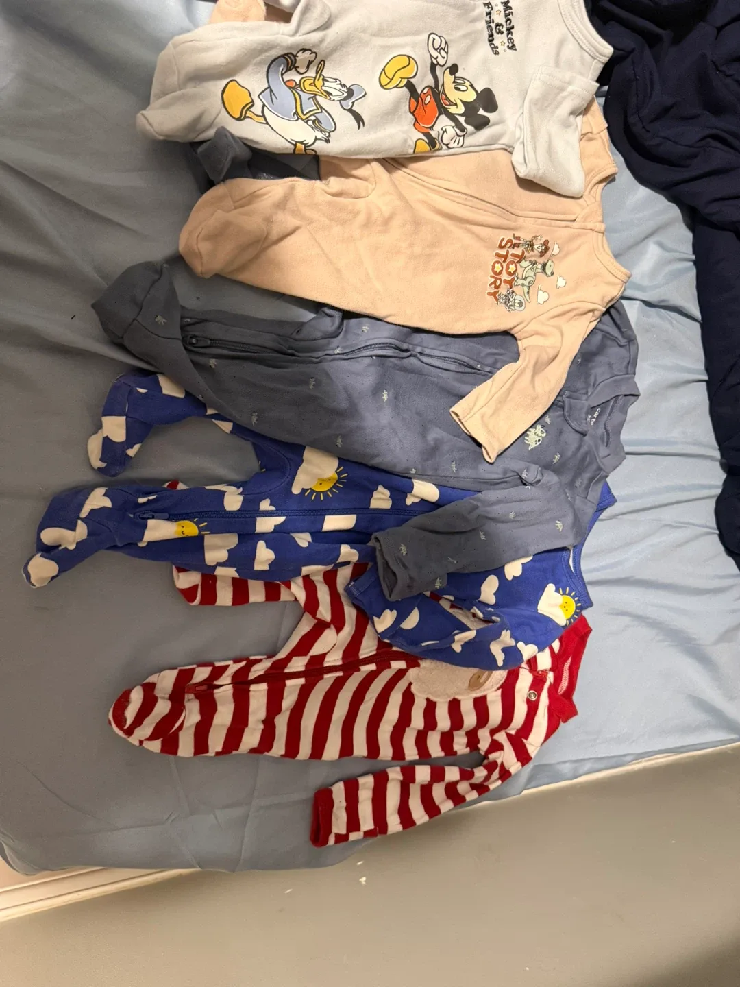 Baby boy clothes from 0-6 months and diapers - photo 3