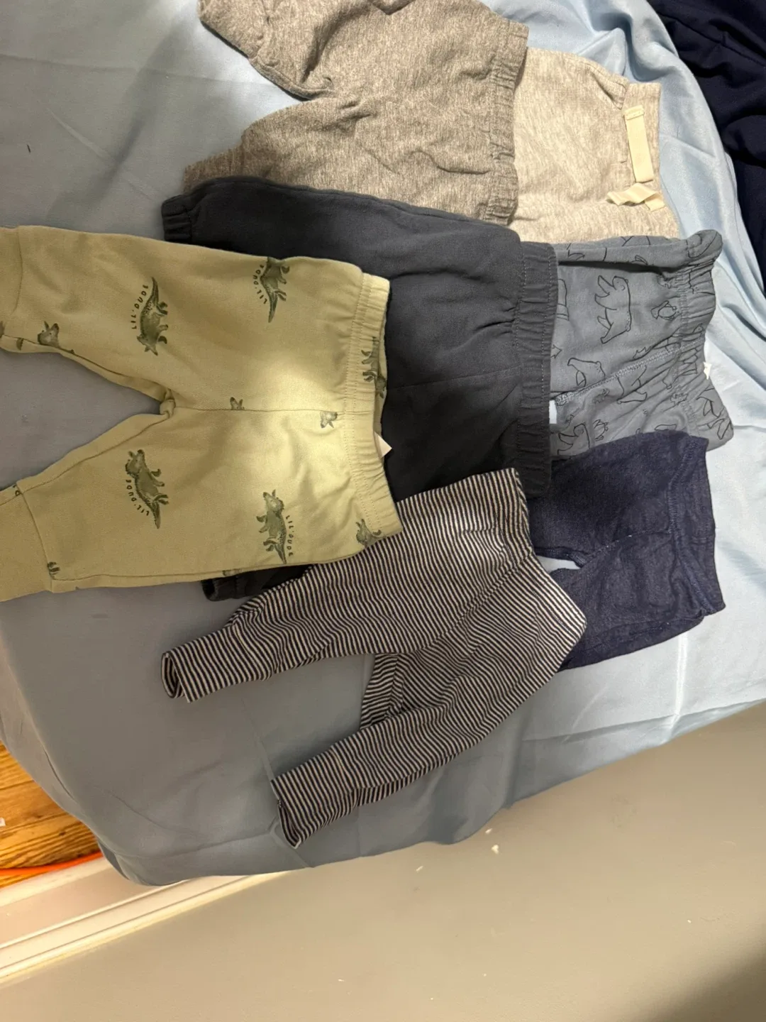 Baby boy clothes from 0-6 months and diapers - photo 4