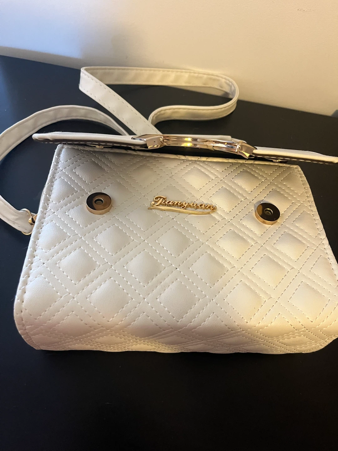 White Quilted Handbag with Gold Clasp - photo 3