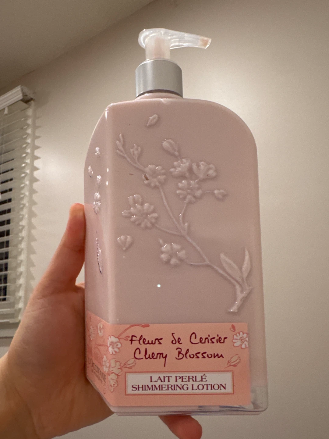 L'Occitane Cherry Blossom Shimmering Lotion 500 mL - photo 3