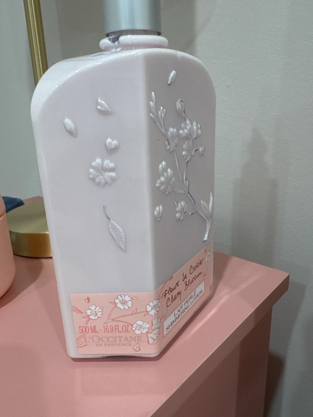 L'Occitane Cherry Blossom Shimmering Lotion 500 mL - photo 4