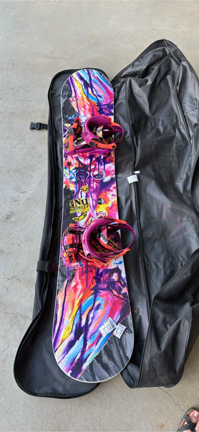PRACTICALLY NEW - GNU 149 Snowboard incl Technine Bindings