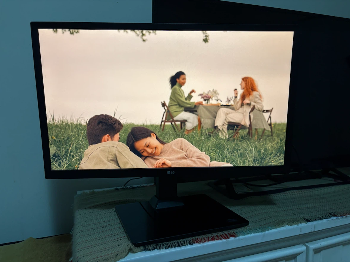 LG 22 Inch Monitor - photo 5