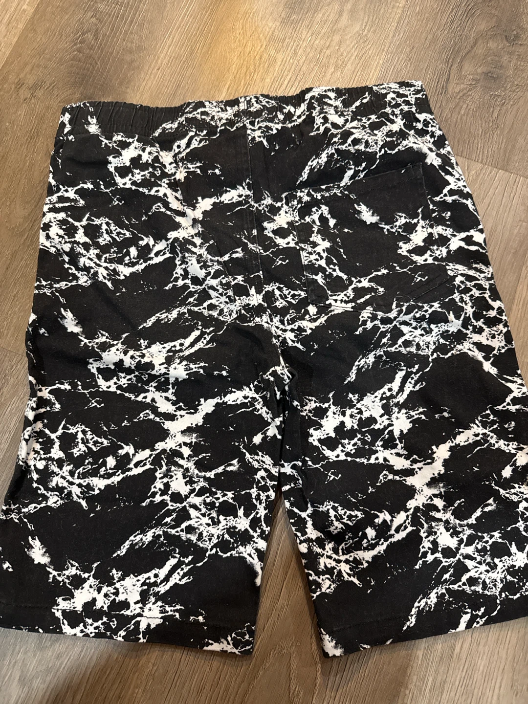 Sovereign State boys  Black & White Marble Print Shorts - photo 3