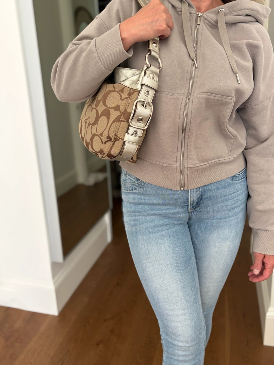 ⭐️SILVER & BEIGE BRAND NEW⭐️VINTAGE COLLECTIBLE⭐️COACH PURSE⭐️ - photo 3