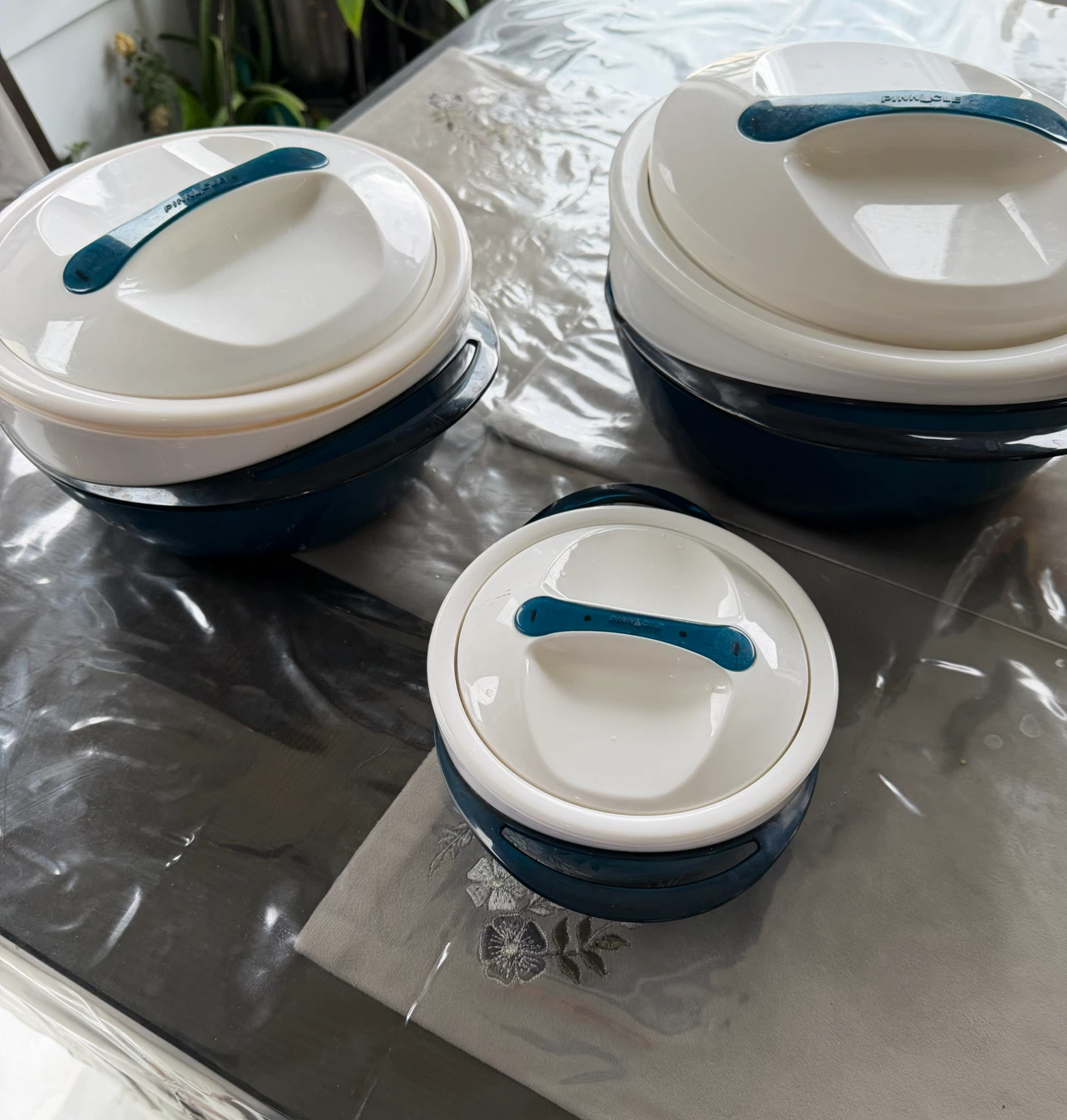 Set of 3 White & Teal Casserole Food Warmers - photo 2