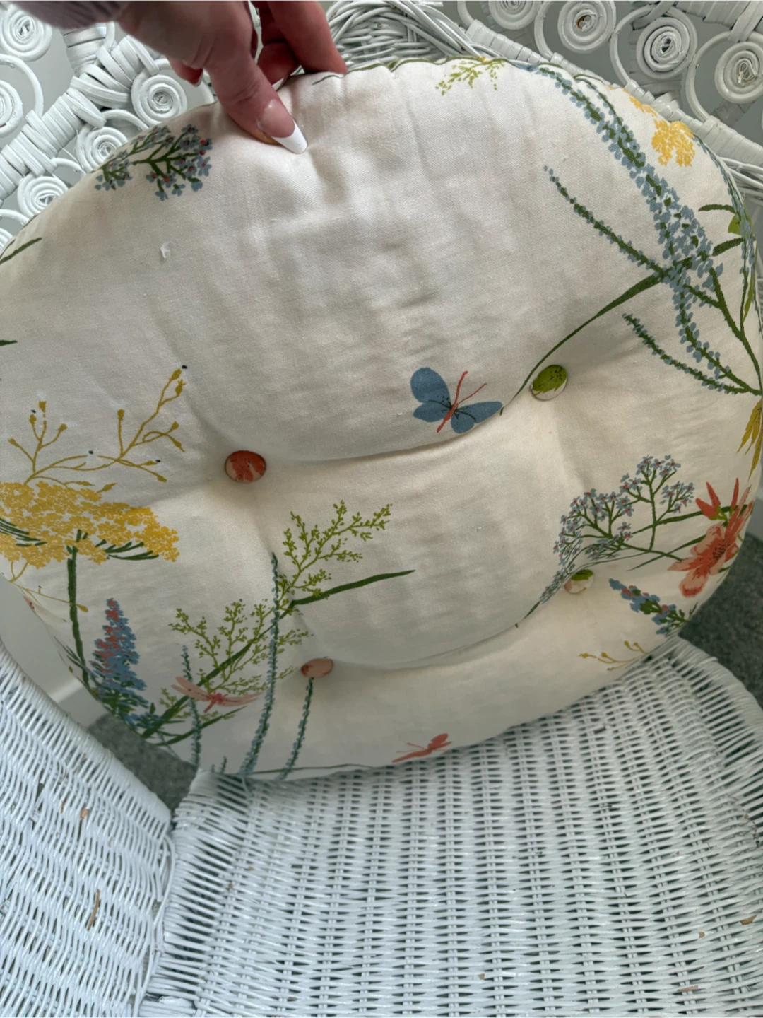White Wicker Rocking Chair with Floral Cushion - photo 3